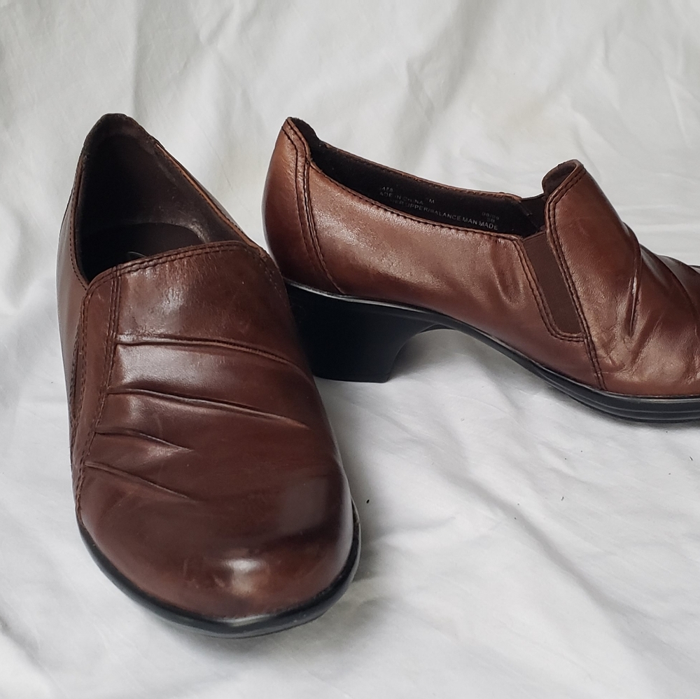 Clarks Brown Women's Size 7 shoes